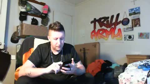 Snapshot of trillnonymau5 chatting on 12, 2, 2025 trillnonymau5 online show from 12, 2, 2025