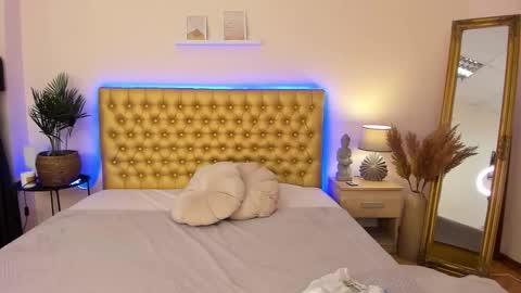 Mia online show from 2, 2, 2026