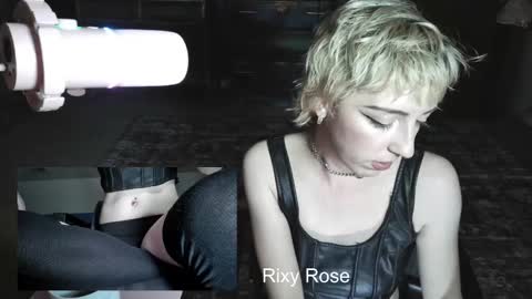 Snapshot of trixyrose chatting on 7, 10, 2025 RixyRose online show from 7, 10, 2025