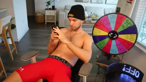 Snapshot of troy_greenxo chatting on 19, 4, 2026 Troy Green online show from 19, 4, 2026