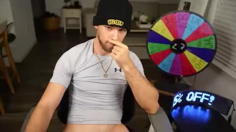 Snapshot of troy_greenxo chatting on 21, 4, 2026 Troy Green online show from 21, 4, 2026