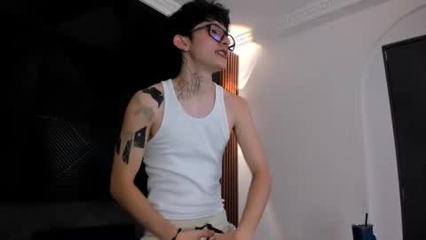Snapshot of troy_rouge chatting on 12, 3, 2025 Troy online show from 12, 3, 2025