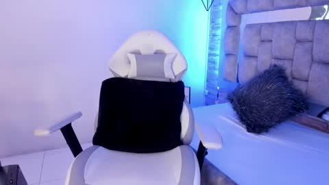   online show from 13, 1, 2025