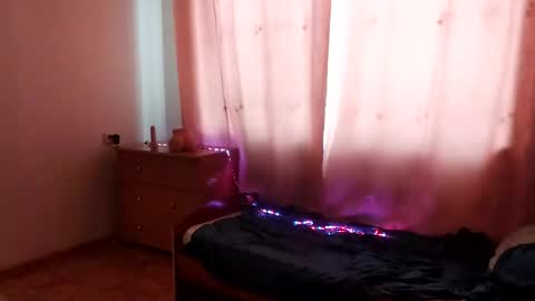 Emilum online show from 1, 2, 2025