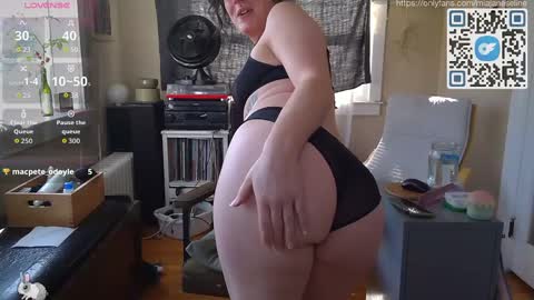 Snapshot of tsbunnyhun chatting on 8, 11, 2025 Mia-Jane Seline online show from 8, 11, 2025