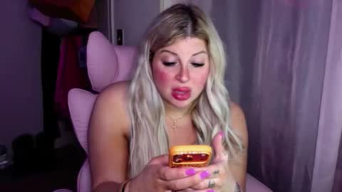 Snapshot of tstinadoll chatting on 19, 5, 2026 xTinnaaaaa online show from 19, 5, 2026