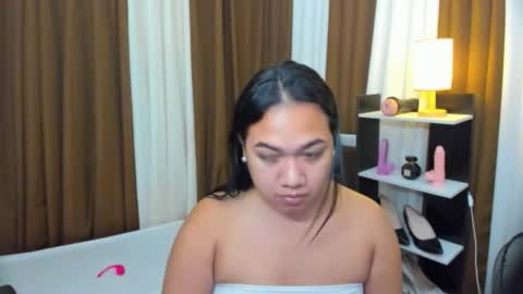 Karen Oquio online show from 26, 10, 2025