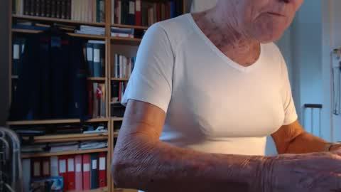 Snapshot of tubaist chatting on 9, 1, 2025 FINN but call me NANNA online show from 9, 1, 2025