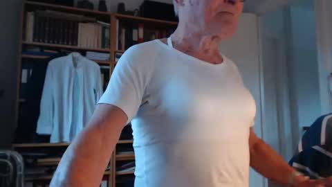 Snapshot of tubaist chatting on 14, 1, 2025 FINN but call me NANNA online show from 14, 1, 2025