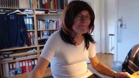 Snapshot of tubaist chatting on 1, 3, 2025 FINN but call me NANNA online show from 1, 3, 2025