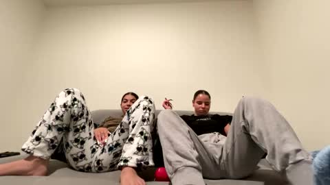 Snapshot of tus_reinas chatting on 7, 1, 2025 Tus reinas online show from 7, 1, 2025