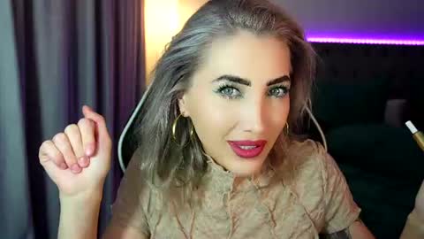 Snapshot of tweety_twist chatting on 22, 7, 2026 MayCarrey online show from 22, 7, 2026