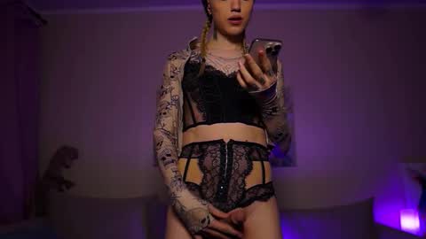 Snapshot of twiinkie_pie chatting on 25, 9, 2025 Maria 3 online show from 25, 9, 2025