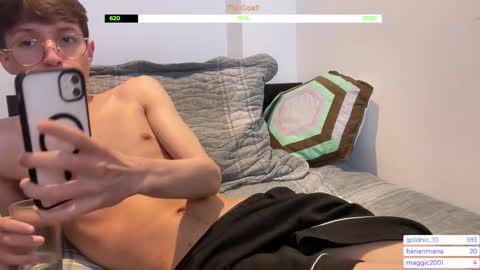 Snapshot of twinkie_19_004 chatting on 16, 11, 2025 Santiago online show from 16, 11, 2025