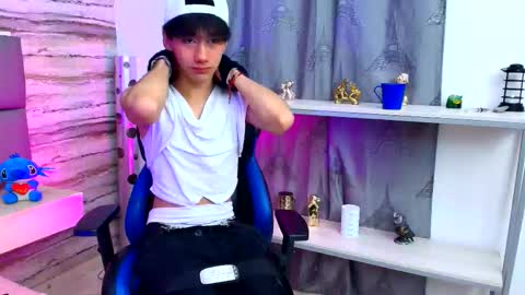 twinslovers_ online show from 19, 10, 2025