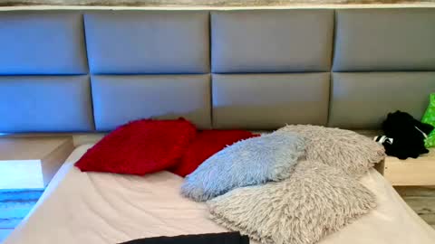 twinslovers_ online show from 2, 11, 2025