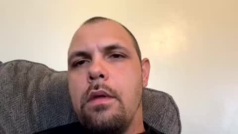 two_hands45 online show from 28, 4, 2026