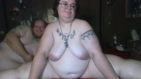 Snapshot of twoknottywolves chatting on 23, 10, 2025 TwoKnottyWolves online show from 23, 10, 2025