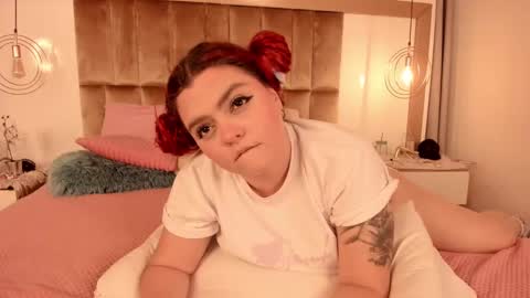 Snapshot of twwiiggy19 chatting on 21, 1, 2025 Twiggy online show from 21, 1, 2025