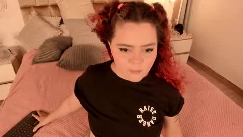 Snapshot of twwiiggy19 chatting on 1, 2, 2025 Twiggy online show from 1, 2, 2025