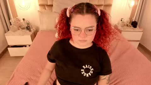 Snapshot of twwiiggy19 chatting on 8, 2, 2025 Twiggy online show from 8, 2, 2025