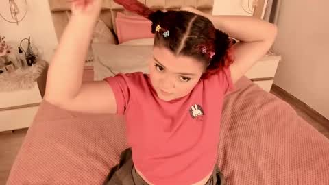 Snapshot of twwiiggy19 chatting on 16, 2, 2025 Twiggy online show from 16, 2, 2025