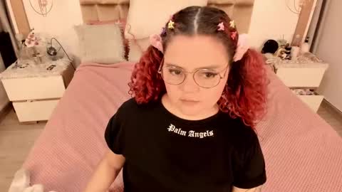 Snapshot of twwiiggy19 chatting on 18, 2, 2025 Twiggy online show from 18, 2, 2025