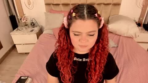 Snapshot of twwiiggy19 chatting on 19, 2, 2025 Twiggy online show from 19, 2, 2025