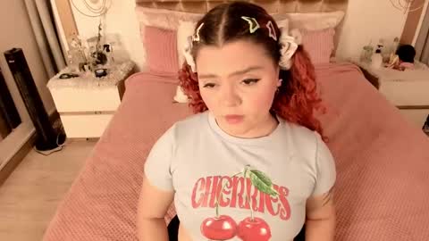 Snapshot of twwiiggy19 chatting on 10, 3, 2025 Twiggy online show from 10, 3, 2025