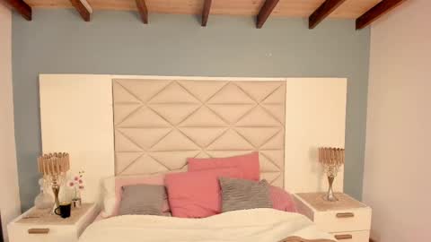 Snapshot of twwiiggy19 chatting on 2, 10, 2025 Twiggy online show from 2, 10, 2025