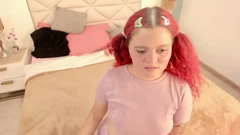 Snapshot of twwiiggy19 chatting on 7, 10, 2025 Twiggy online show from 7, 10, 2025