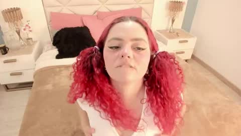 Snapshot of twwiiggy19 chatting on 20, 10, 2025 Twiggy online show from 20, 10, 2025