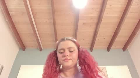 Snapshot of twwiiggy19 chatting on 21, 11, 2025 Twiggy online show from 21, 11, 2025