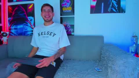 Snapshot of txmaforo_23cm chatting on 10, 3, 2025 Oscar and Moises online show from 10, 3, 2025