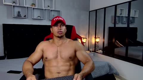 tyler_hank1 online show from 5, 3, 2025