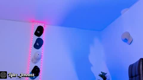 Tyler online show from 25, 11, 2025