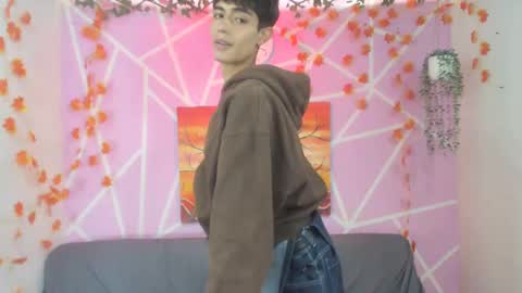 tylerhot2005 online show from 7, 11, 2025