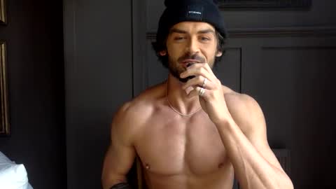 Snapshot of tylerjamesxxx_ chatting on 11, 9, 2025 tylerjamesxxx_ online show from 11, 9, 2025