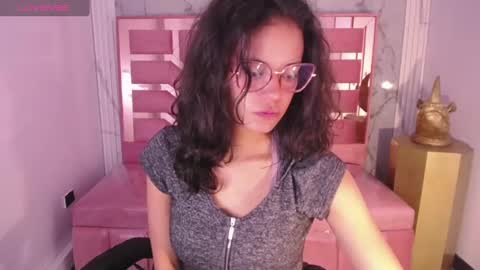 Snapshot of tyna_ch chatting on 13, 1, 2025 TYNA online show from 13, 1, 2025