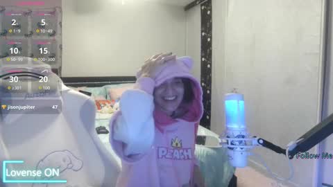 Snapshot of tyra_liana chatting on 5, 2, 2025 Tyra Liana online show from 5, 2, 2025