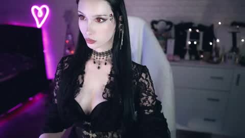 Izzy    online show from 17, 2, 2025