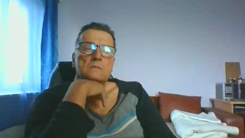 Snapshot of ulmeni4 chatting on 8, 12, 2024 ulmeni4 online show from 8, 12, 2024