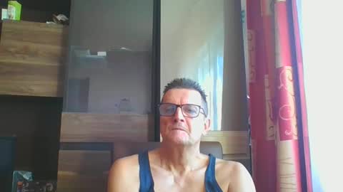 Snapshot of ulmeni4 chatting on 19, 12, 2024 ulmeni4 online show from 19, 12, 2024