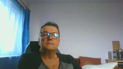 Snapshot of ulmeni4 chatting on 7, 1, 2025 ulmeni4 online show from 7, 1, 2025