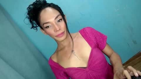 Snapshot of uncut_queen chatting on 3, 12, 2025 LOVELY JANE online show from 3, 12, 2025