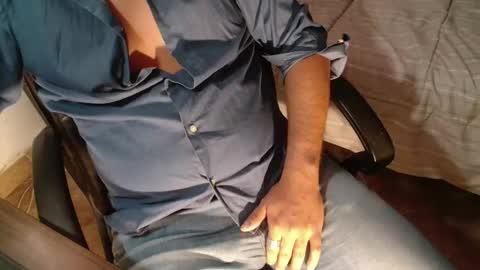 Snapshot of under_thedesk chatting on 24, 9, 2025 Giov online show from 24, 9, 2025