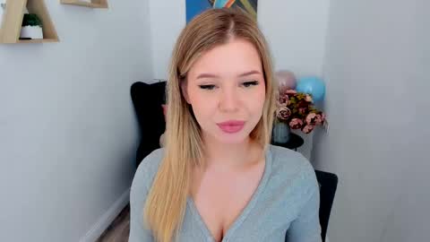 Snapshot of unforgettablalice chatting on 28, 5, 2026 Alice online show from 28, 5, 2026