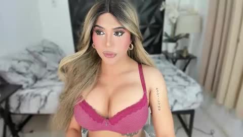 Snapshot of unforgettablejuliaxx chatting on 23, 11, 2025 Julia online show from 23, 11, 2025