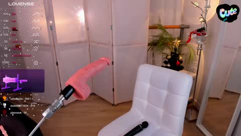 Snapshot of unicent chatting on 14, 12, 2024 Call me Mira thumbs up its make me happy online show from 14, 12, 2024