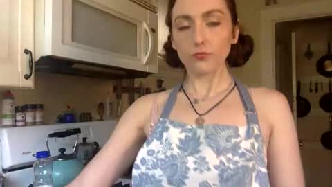 Lola Moonstone online show from 12, 11, 2025